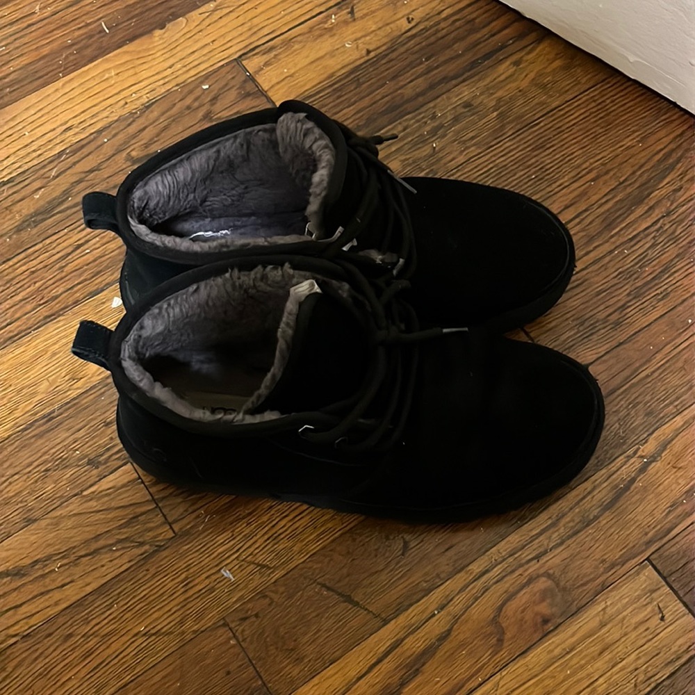 Men UGG low cut boot